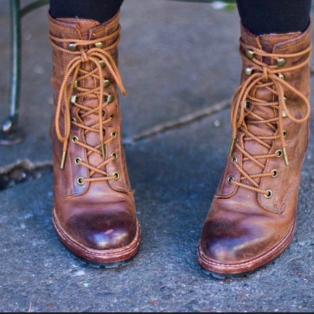 Beautiful Frye Lace-up Boots Size 8
